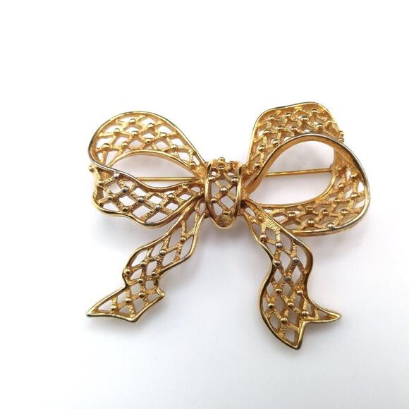 Vintage Monet Bow Brooch, Gold Plated Open Work Design, 2" x 2 1/4" - Picture 9 of 9